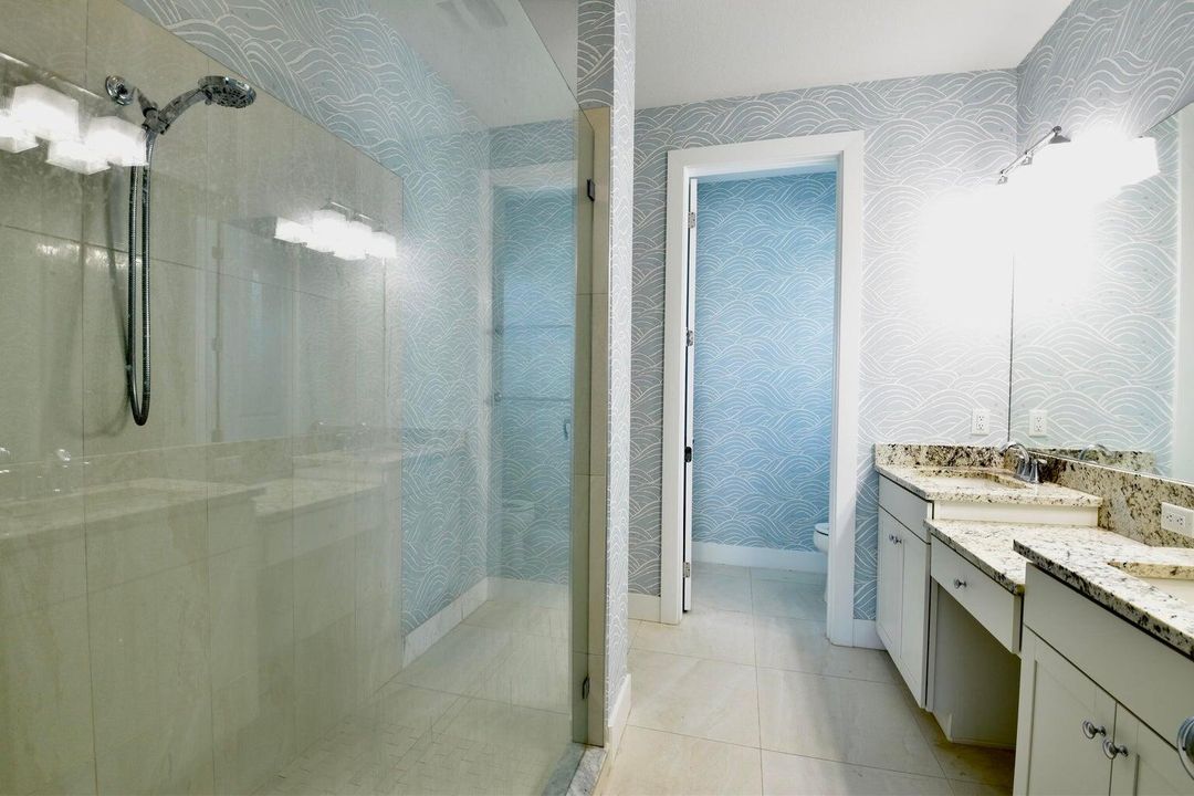 Под контрактом: $5,300 (3 спален, 3 ванн, 2252 Квадратных фут)