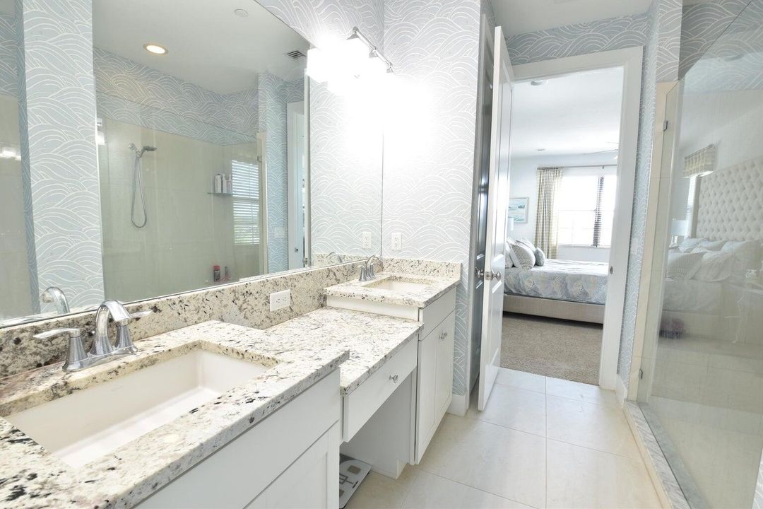 Под контрактом: $5,300 (3 спален, 3 ванн, 2252 Квадратных фут)