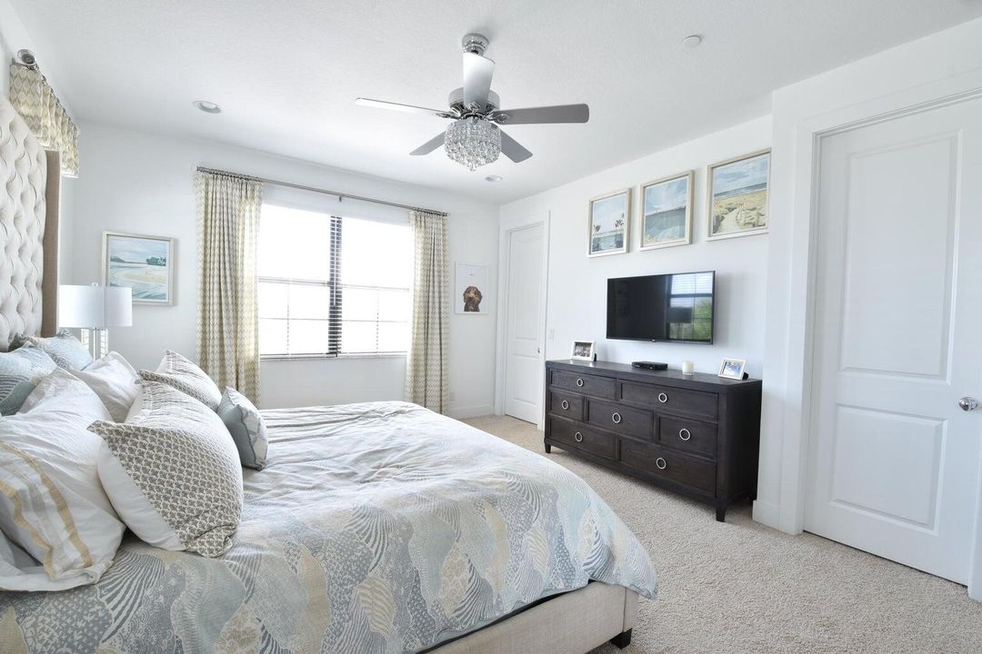 Под контрактом: $5,300 (3 спален, 3 ванн, 2252 Квадратных фут)