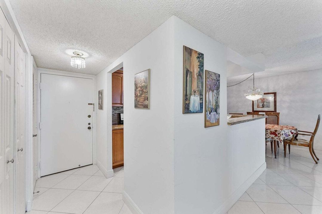 На продажу: $314,500 (2 спален, 2 ванн, 947 Квадратных фут)