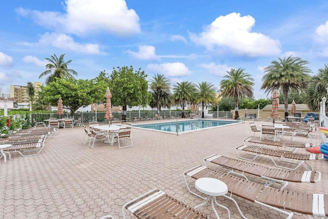 На продажу: $314,500 (2 спален, 2 ванн, 947 Квадратных фут)