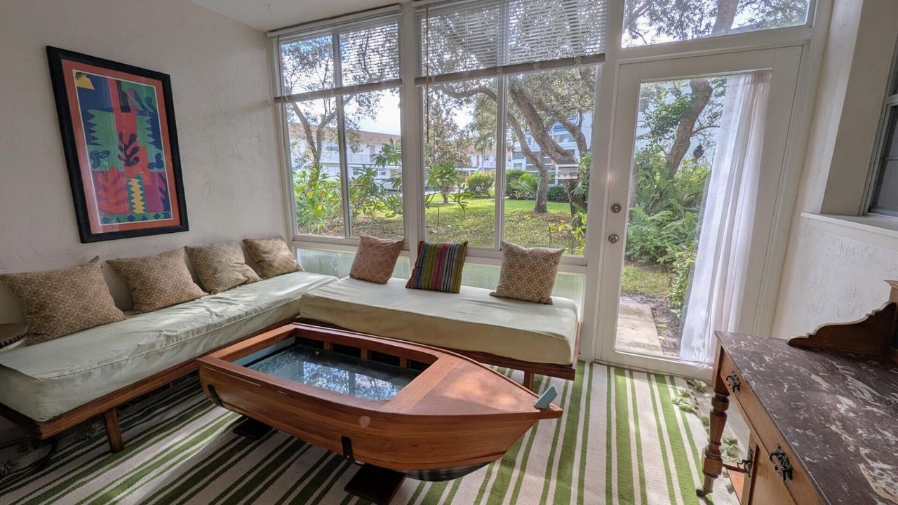 На продажу: $159,800 (2 спален, 2 ванн, 1044 Квадратных фут)