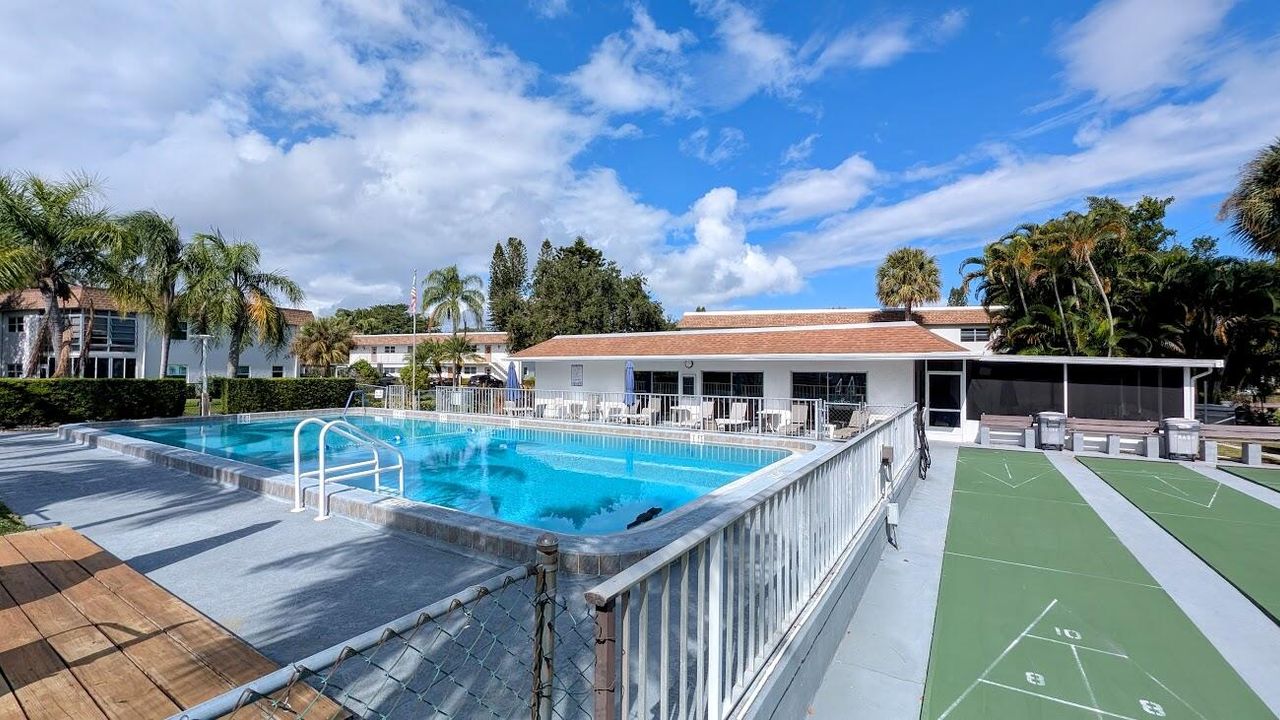 На продажу: $159,800 (2 спален, 2 ванн, 1044 Квадратных фут)