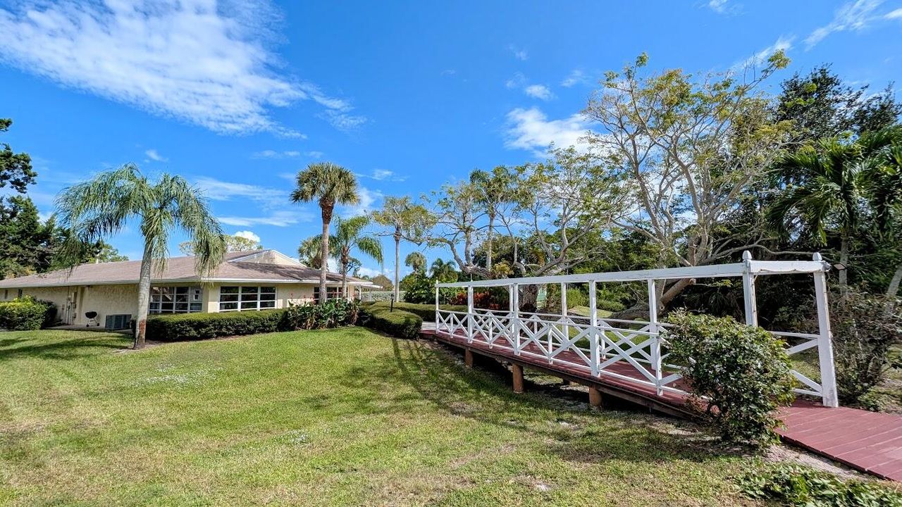 На продажу: $159,800 (2 спален, 2 ванн, 1044 Квадратных фут)