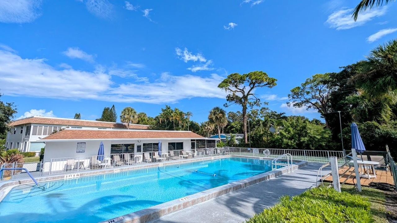 На продажу: $159,800 (2 спален, 2 ванн, 1044 Квадратных фут)