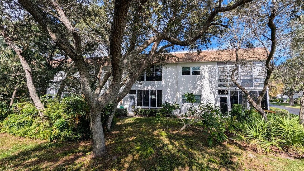 На продажу: $159,800 (2 спален, 2 ванн, 1044 Квадратных фут)