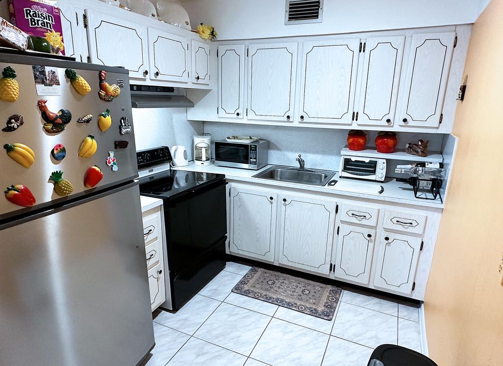 For Sale: $139,888 (2 beds, 1 baths, 798 Square Feet)