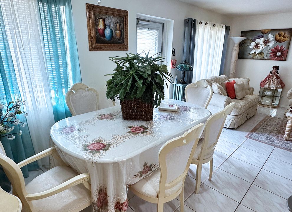 For Sale: $139,888 (2 beds, 1 baths, 798 Square Feet)