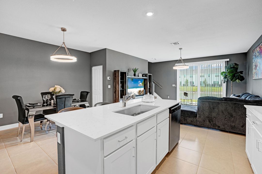 На продажу: $374,900 (3 спален, 2 ванн, 1632 Квадратных фут)