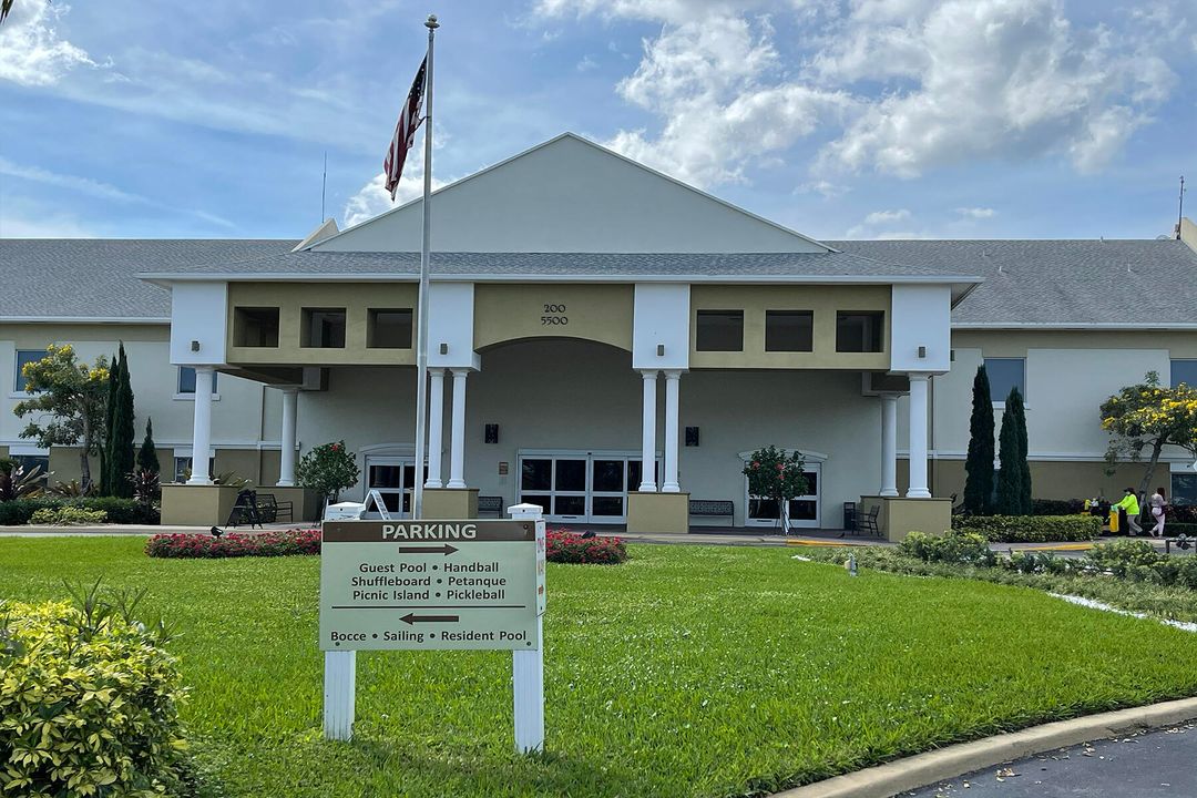 For Sale: $139,888 (2 beds, 1 baths, 798 Square Feet)