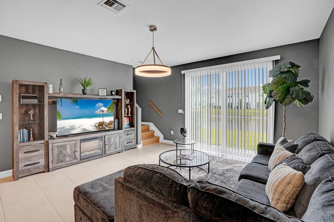 На продажу: $374,900 (3 спален, 2 ванн, 1632 Квадратных фут)