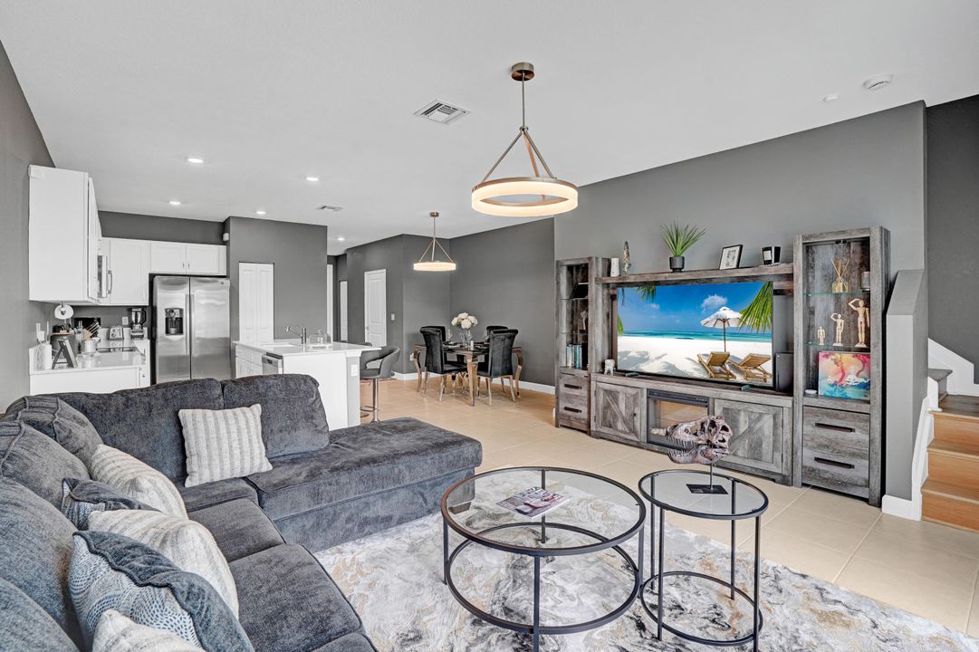 На продажу: $374,900 (3 спален, 2 ванн, 1632 Квадратных фут)