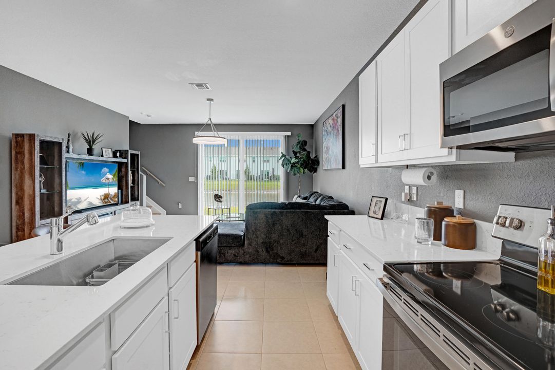 На продажу: $374,900 (3 спален, 2 ванн, 1632 Квадратных фут)