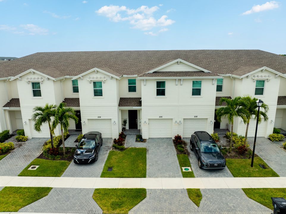 На продажу: $374,900 (3 спален, 2 ванн, 1632 Квадратных фут)