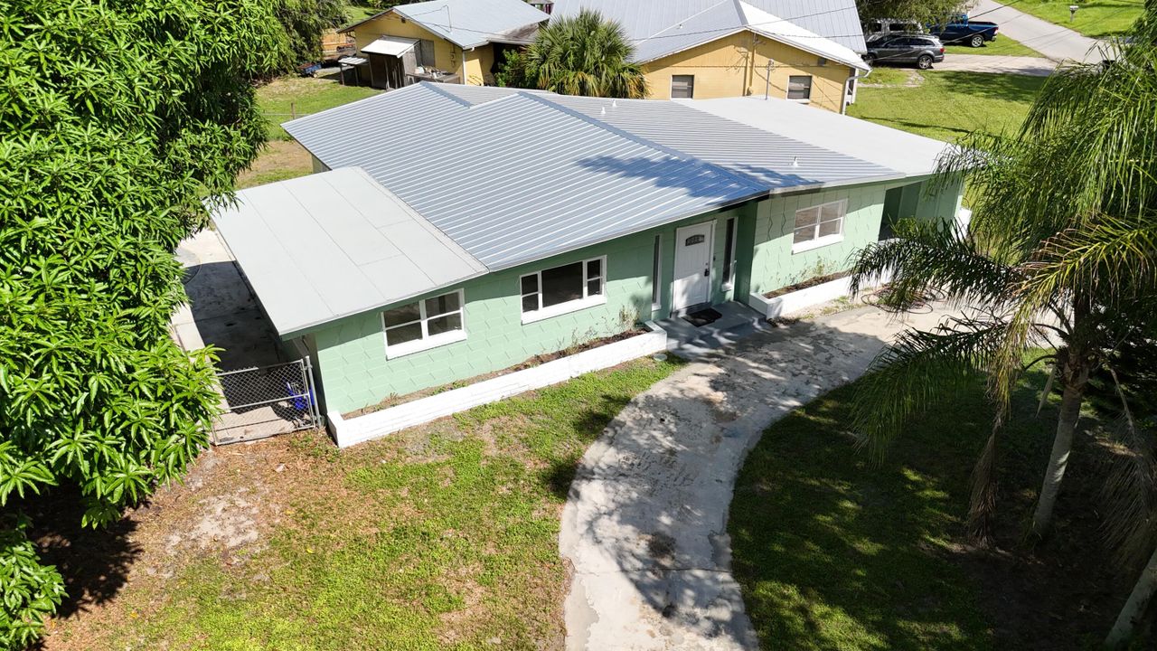 Active With Contract: $279,900 (2 beds, 2 baths, 1514 Square Feet)