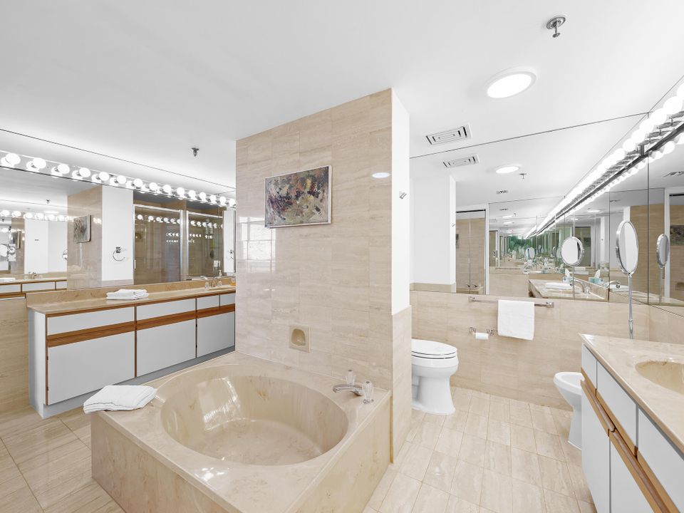 For Sale: $1,499,000 (2 beds, 2 baths, 2015 Square Feet)