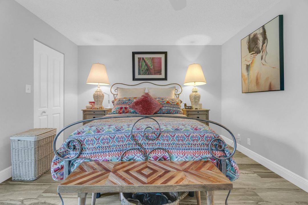 For Sale: $199,000 (2 beds, 2 baths, 990 Square Feet)