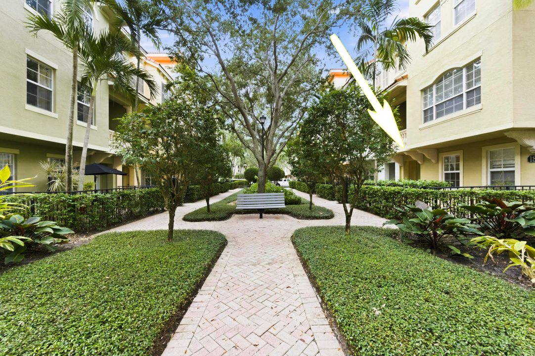 Activo con contrato: $625,000 (3 camas, 3 baños, 2383 Pies cuadrados)