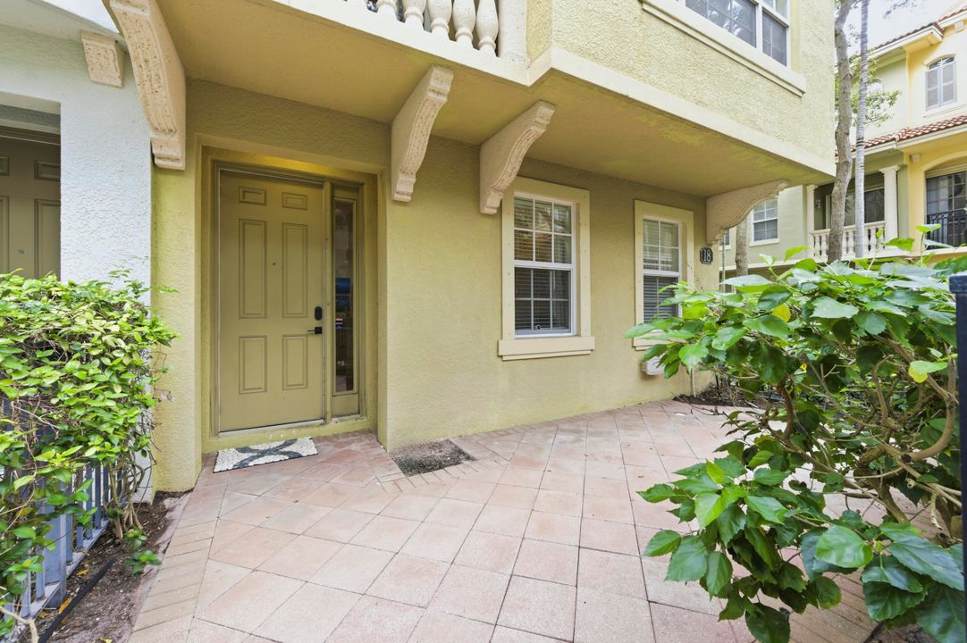 Activo con contrato: $625,000 (3 camas, 3 baños, 2383 Pies cuadrados)