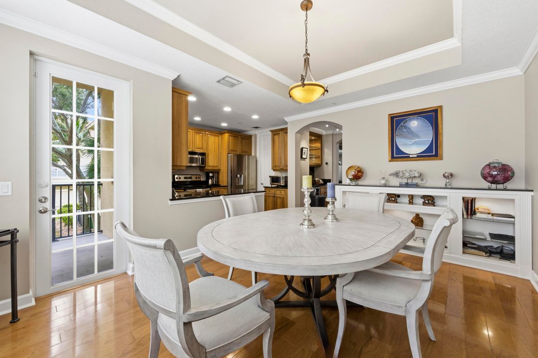 Activo con contrato: $625,000 (3 camas, 3 baños, 2383 Pies cuadrados)