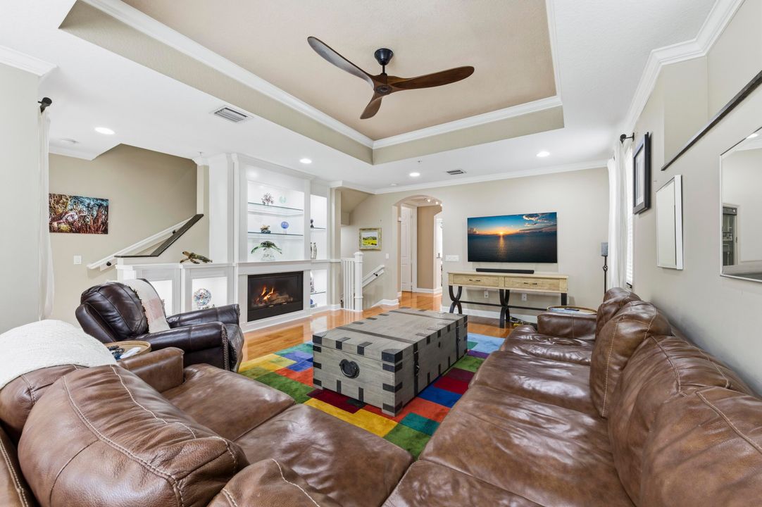 Activo con contrato: $625,000 (3 camas, 3 baños, 2383 Pies cuadrados)