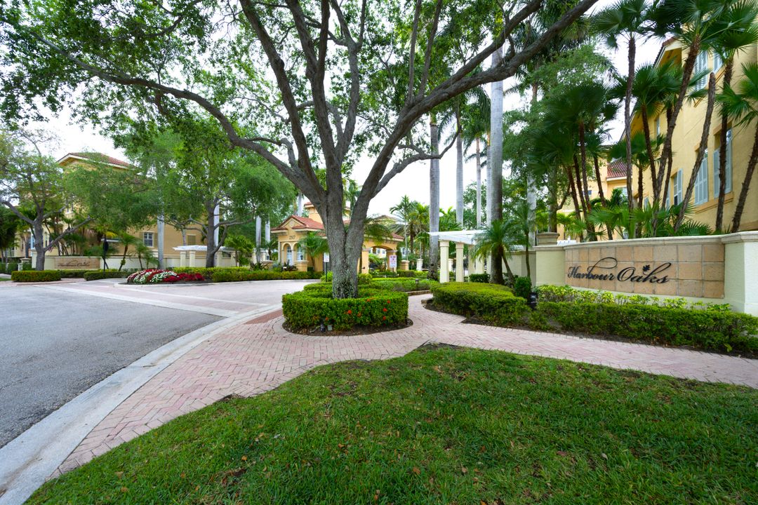 Activo con contrato: $625,000 (3 camas, 3 baños, 2383 Pies cuadrados)