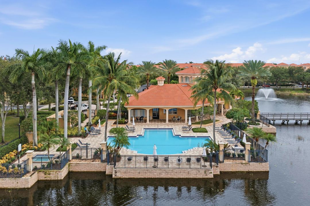 Activo con contrato: $625,000 (3 camas, 3 baños, 2383 Pies cuadrados)