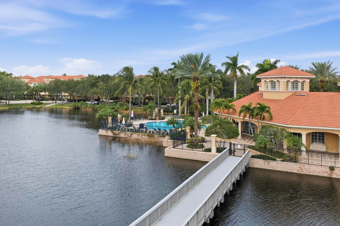 Activo con contrato: $625,000 (3 camas, 3 baños, 2383 Pies cuadrados)