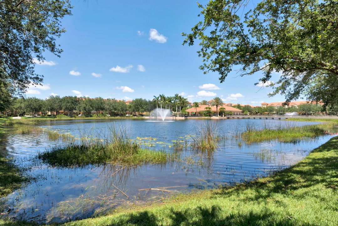 Activo con contrato: $625,000 (3 camas, 3 baños, 2383 Pies cuadrados)