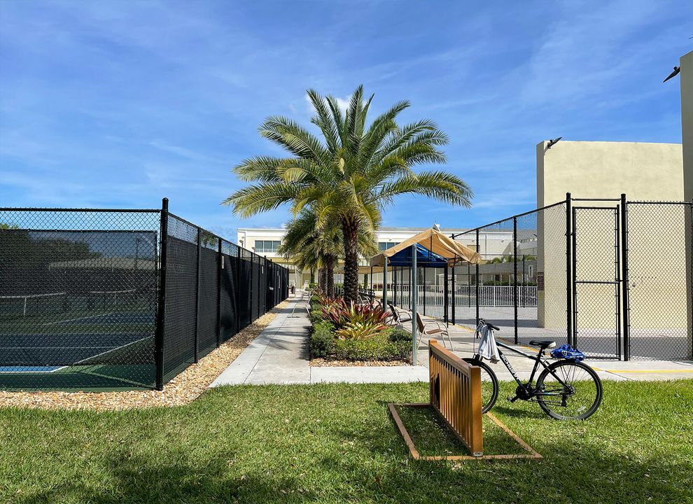 For Sale: $139,888 (2 beds, 1 baths, 798 Square Feet)