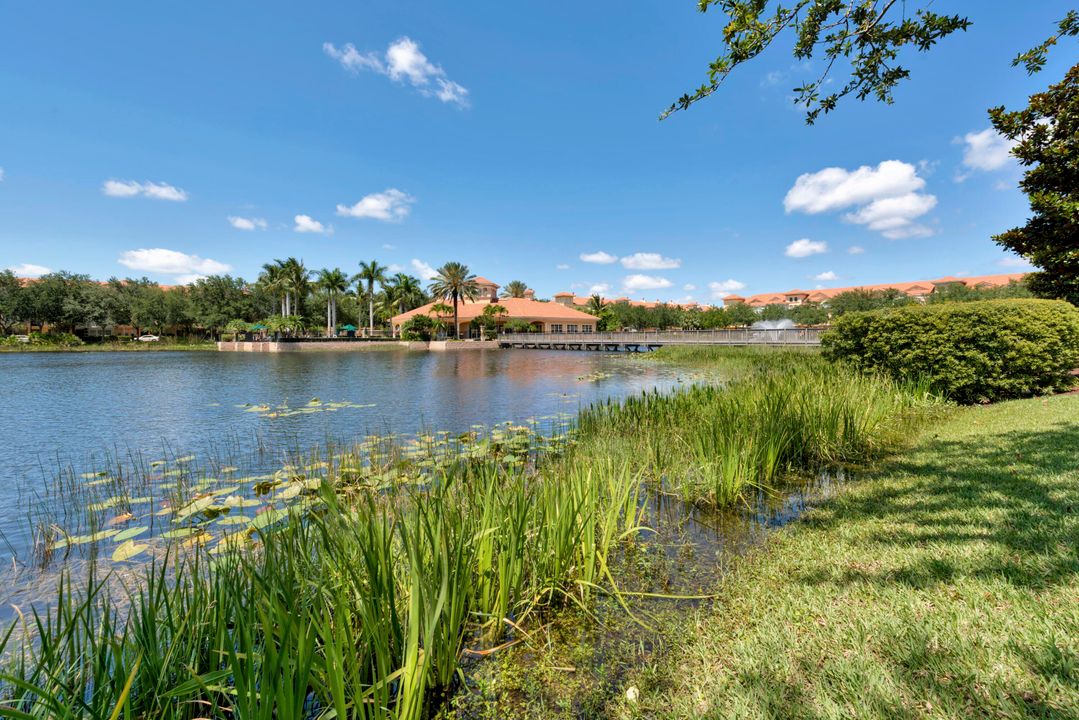 Activo con contrato: $625,000 (3 camas, 3 baños, 2383 Pies cuadrados)