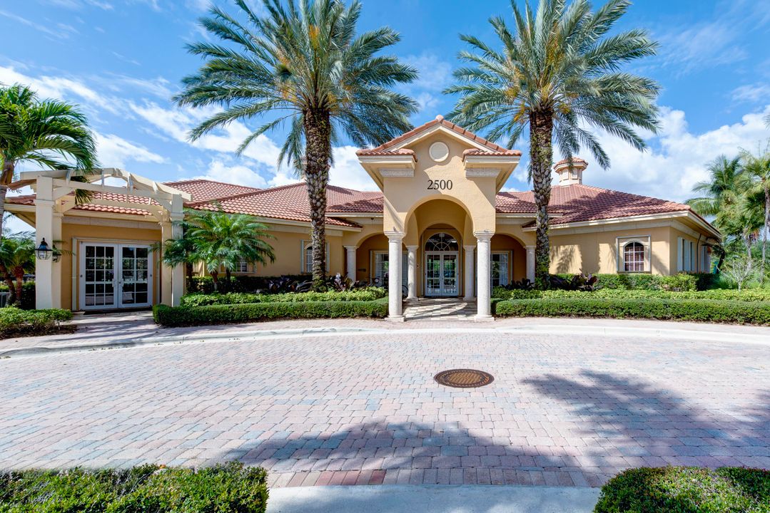 Activo con contrato: $625,000 (3 camas, 3 baños, 2383 Pies cuadrados)