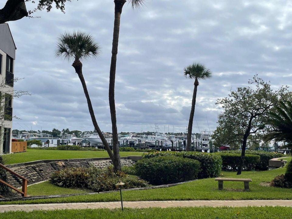 Active With Contract: $785,000 (3 beds, 3 baths, 1895 Square Feet)