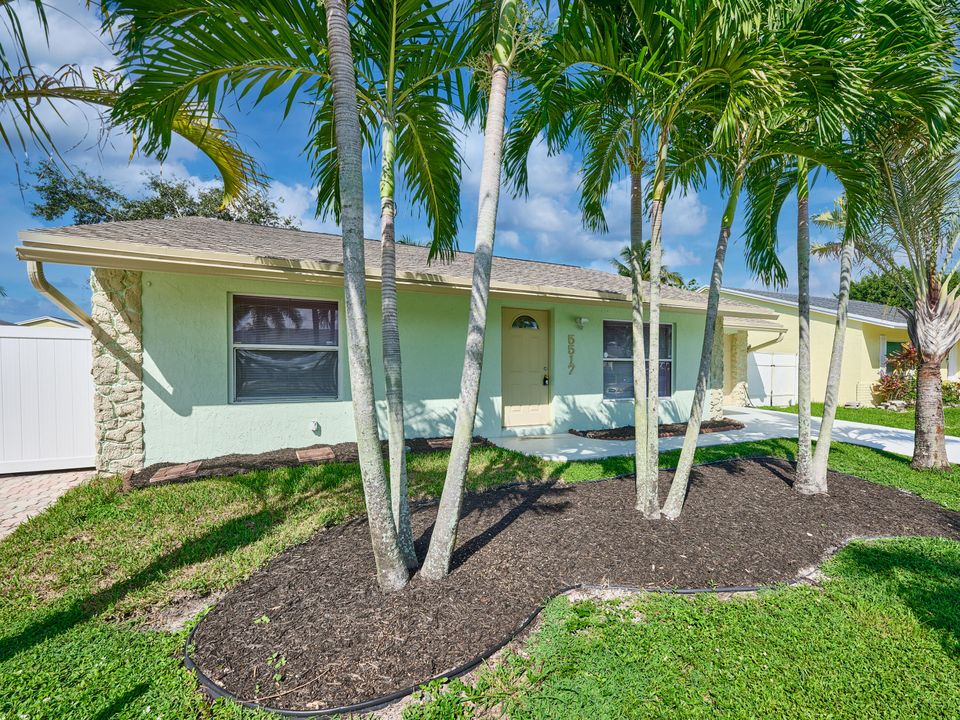 For Sale: $485,000 (3 beds, 2 baths, 1418 Square Feet)