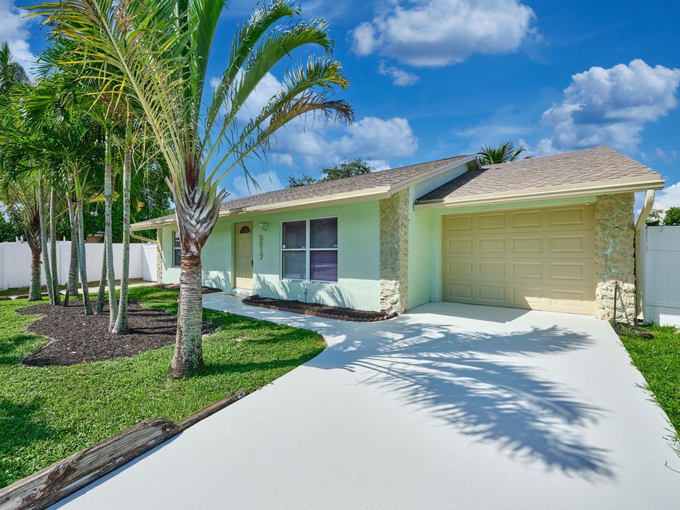 For Sale: $485,000 (3 beds, 2 baths, 1418 Square Feet)