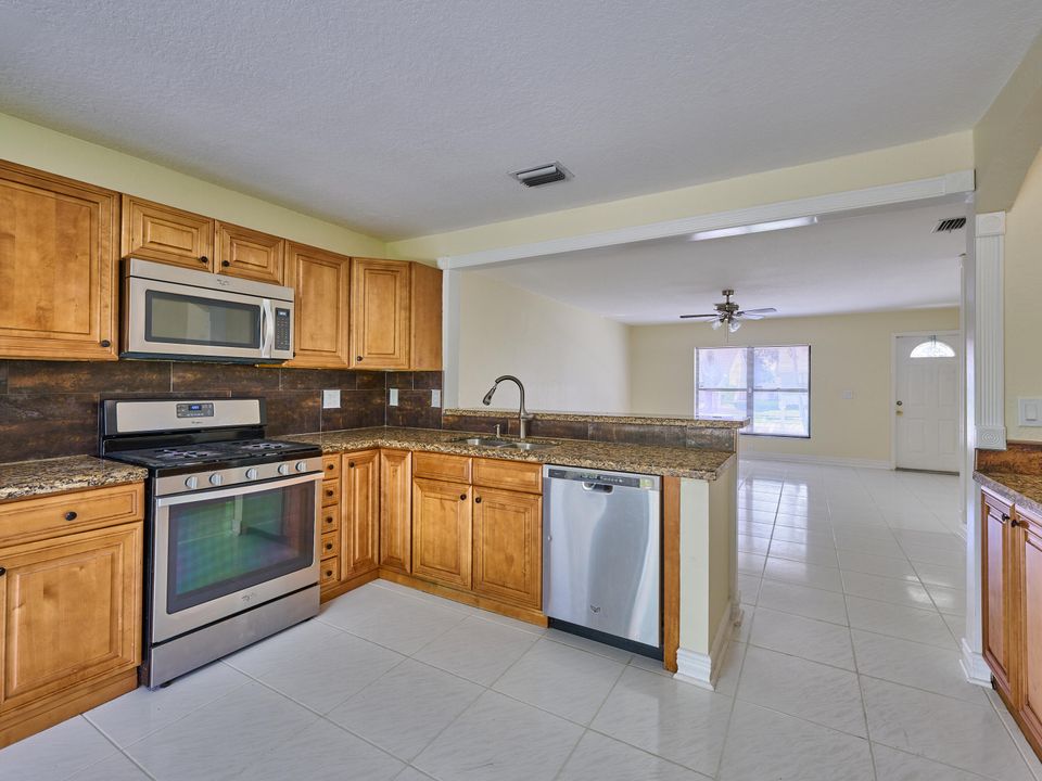 For Sale: $485,000 (3 beds, 2 baths, 1418 Square Feet)