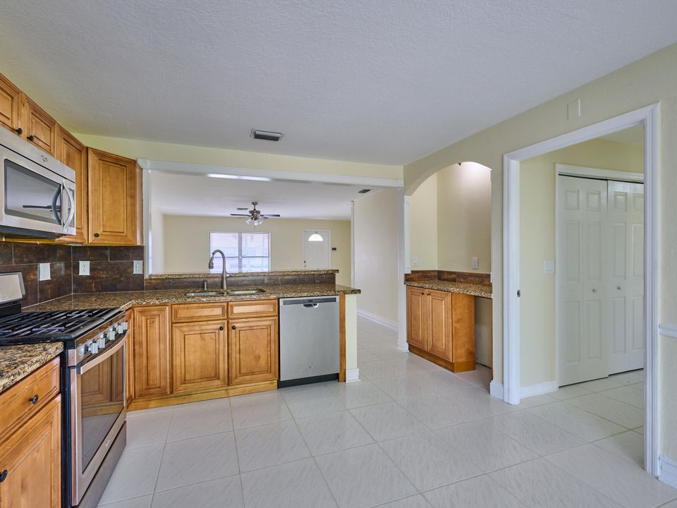 For Sale: $485,000 (3 beds, 2 baths, 1418 Square Feet)