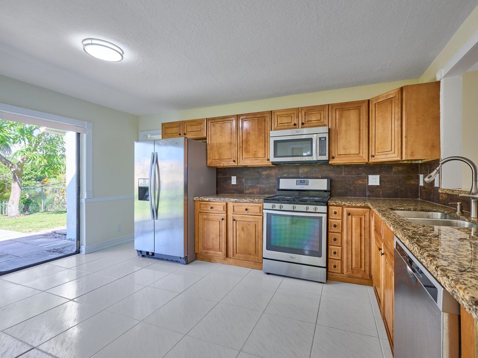 For Sale: $485,000 (3 beds, 2 baths, 1418 Square Feet)