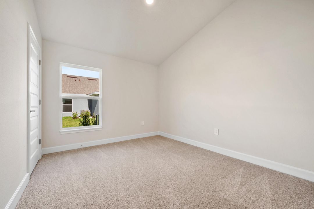 合同活跃: $374,612 (3 贝兹, 2 浴室, 1780 平方英尺)