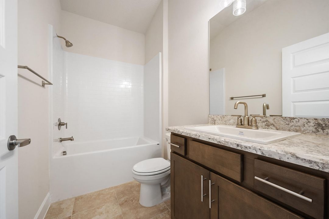 合同活跃: $374,612 (3 贝兹, 2 浴室, 1780 平方英尺)