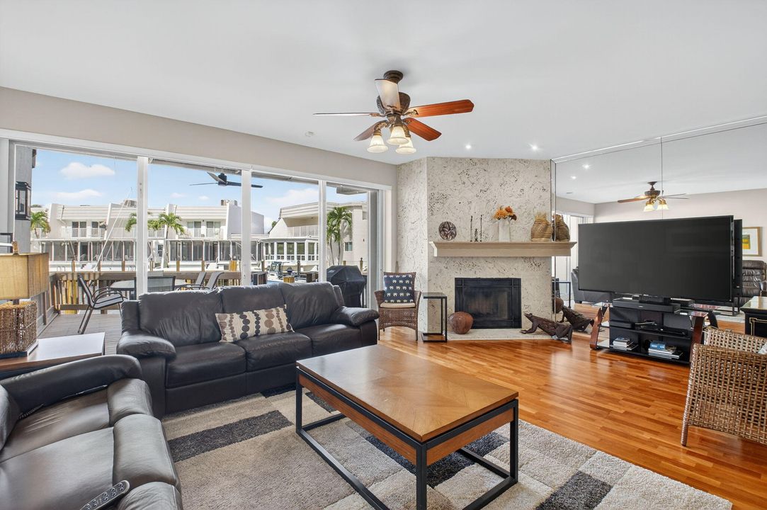 待售: $1,699,999 (3 贝兹, 2 浴室, 2149 平方英尺)