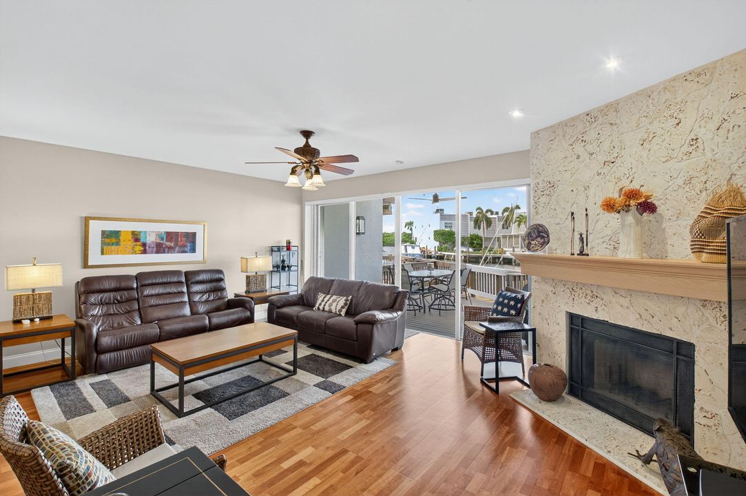 待售: $1,699,999 (3 贝兹, 2 浴室, 2149 平方英尺)