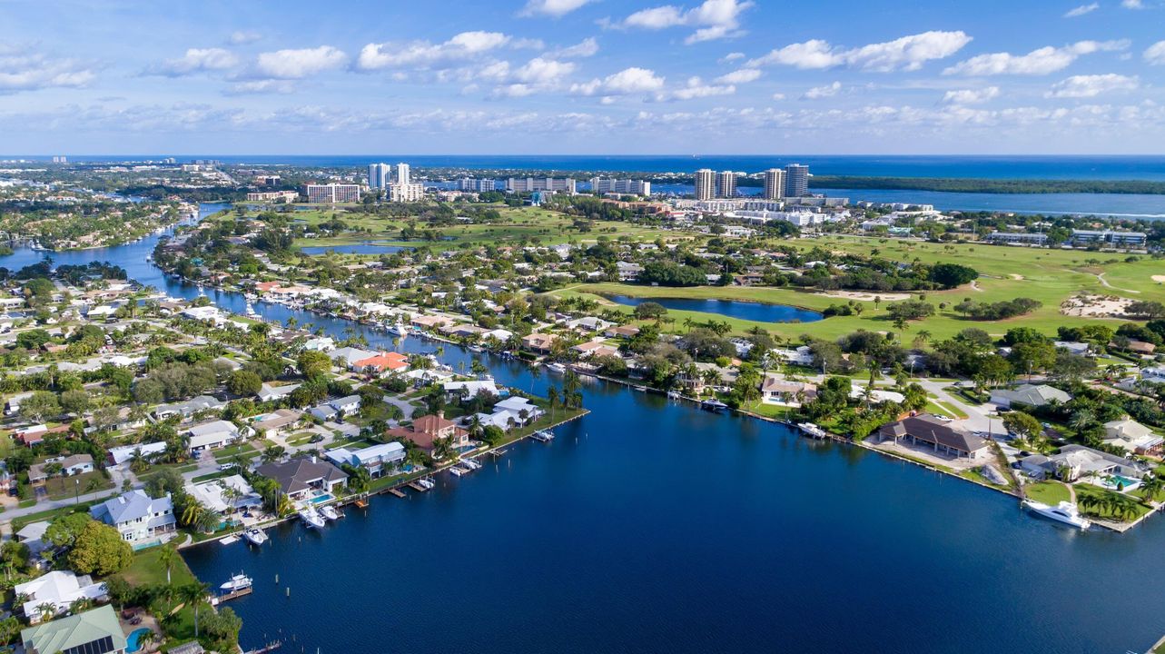 Active With Contract: $2,700 (2 beds, 2 baths, 944 Square Feet)