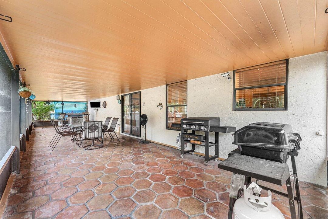 合同活跃: $485,000 (3 贝兹, 2 浴室, 1328 平方英尺)