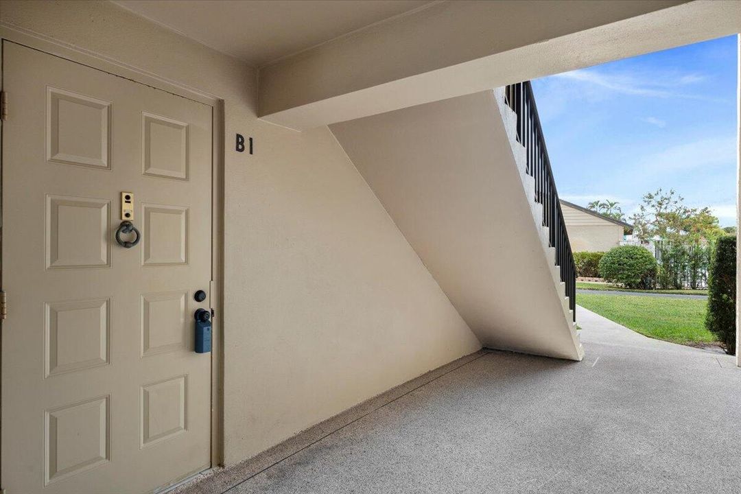 待售: $239,900 (2 贝兹, 2 浴室, 1068 平方英尺)