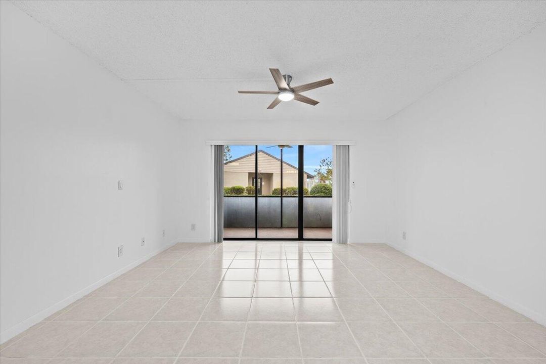 待售: $239,900 (2 贝兹, 2 浴室, 1068 平方英尺)