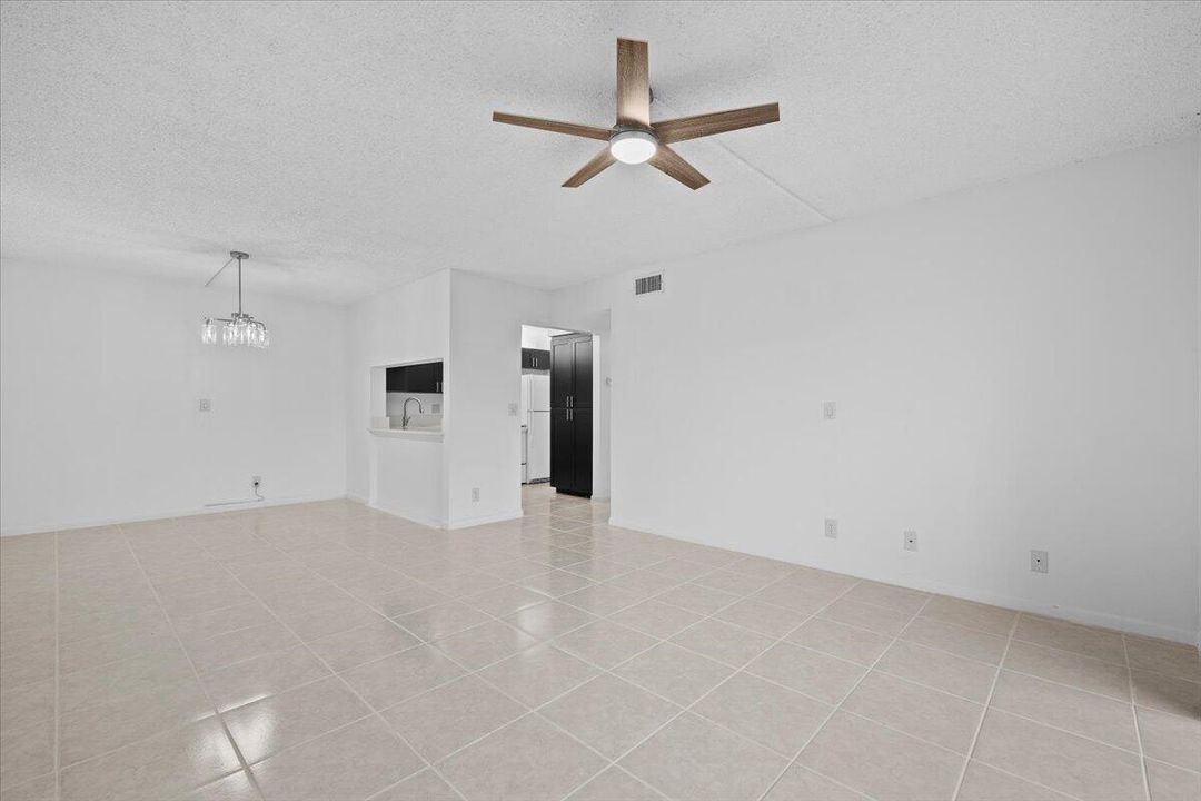 待售: $239,900 (2 贝兹, 2 浴室, 1068 平方英尺)