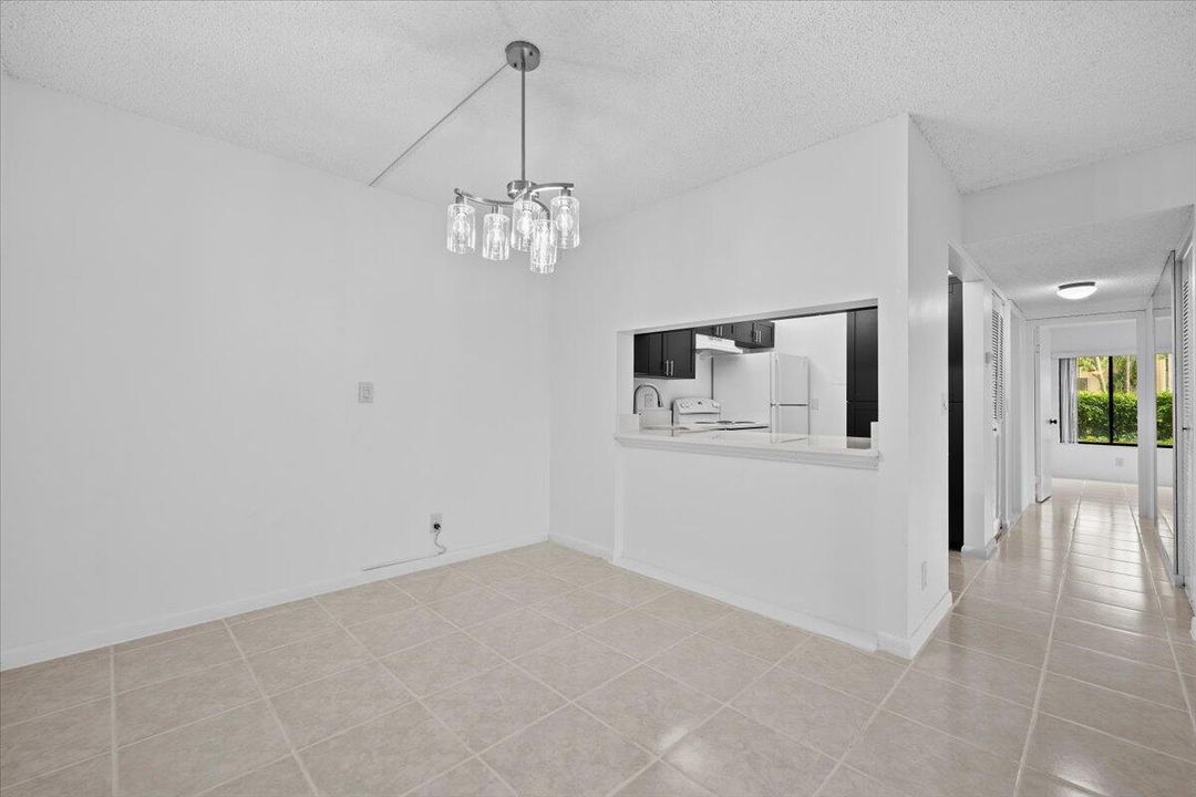 待售: $239,900 (2 贝兹, 2 浴室, 1068 平方英尺)