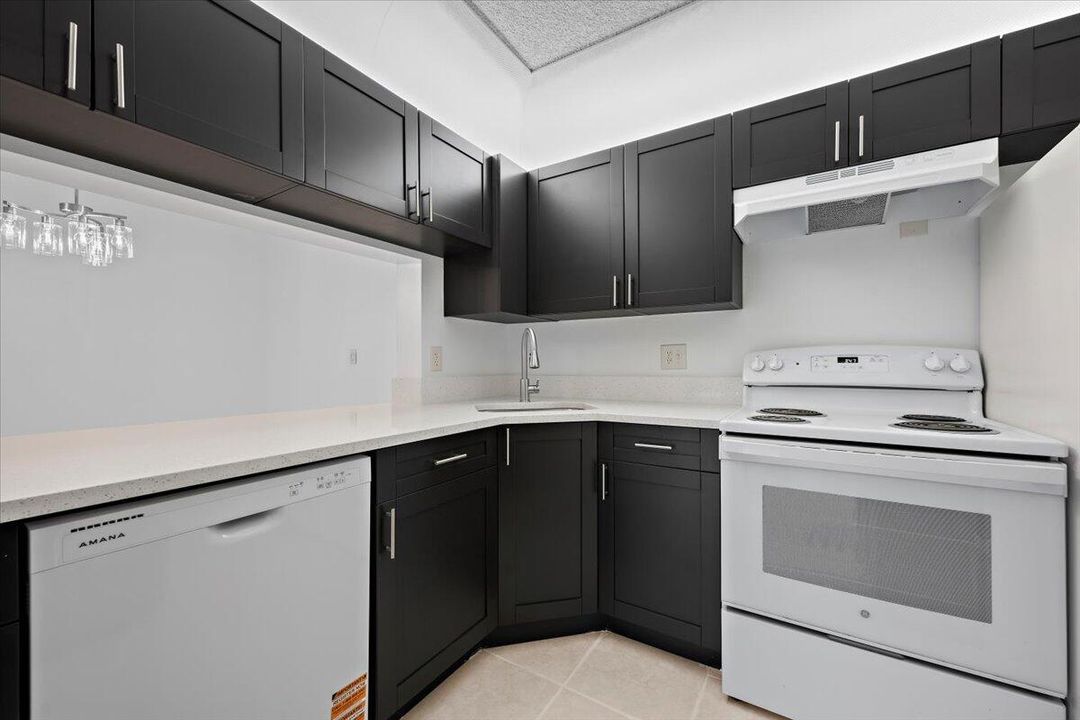 待售: $239,900 (2 贝兹, 2 浴室, 1068 平方英尺)