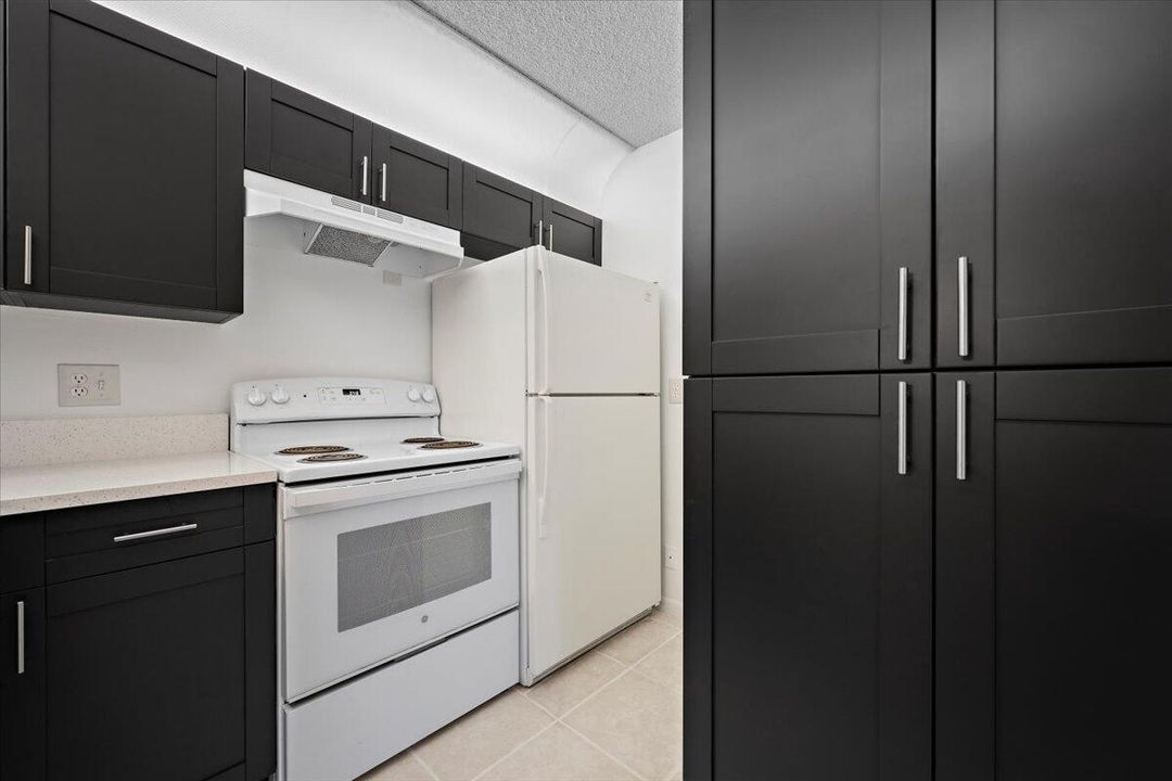 待售: $239,900 (2 贝兹, 2 浴室, 1068 平方英尺)